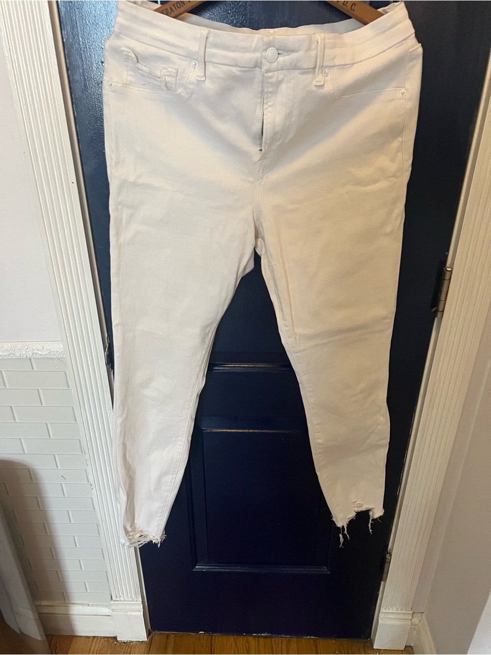 Good American White Skinny Jeans with Distressed Hem
